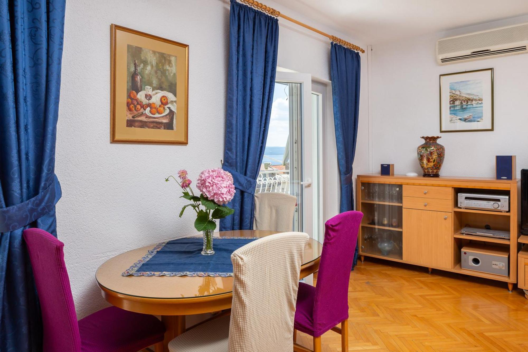 Magic Apartment *