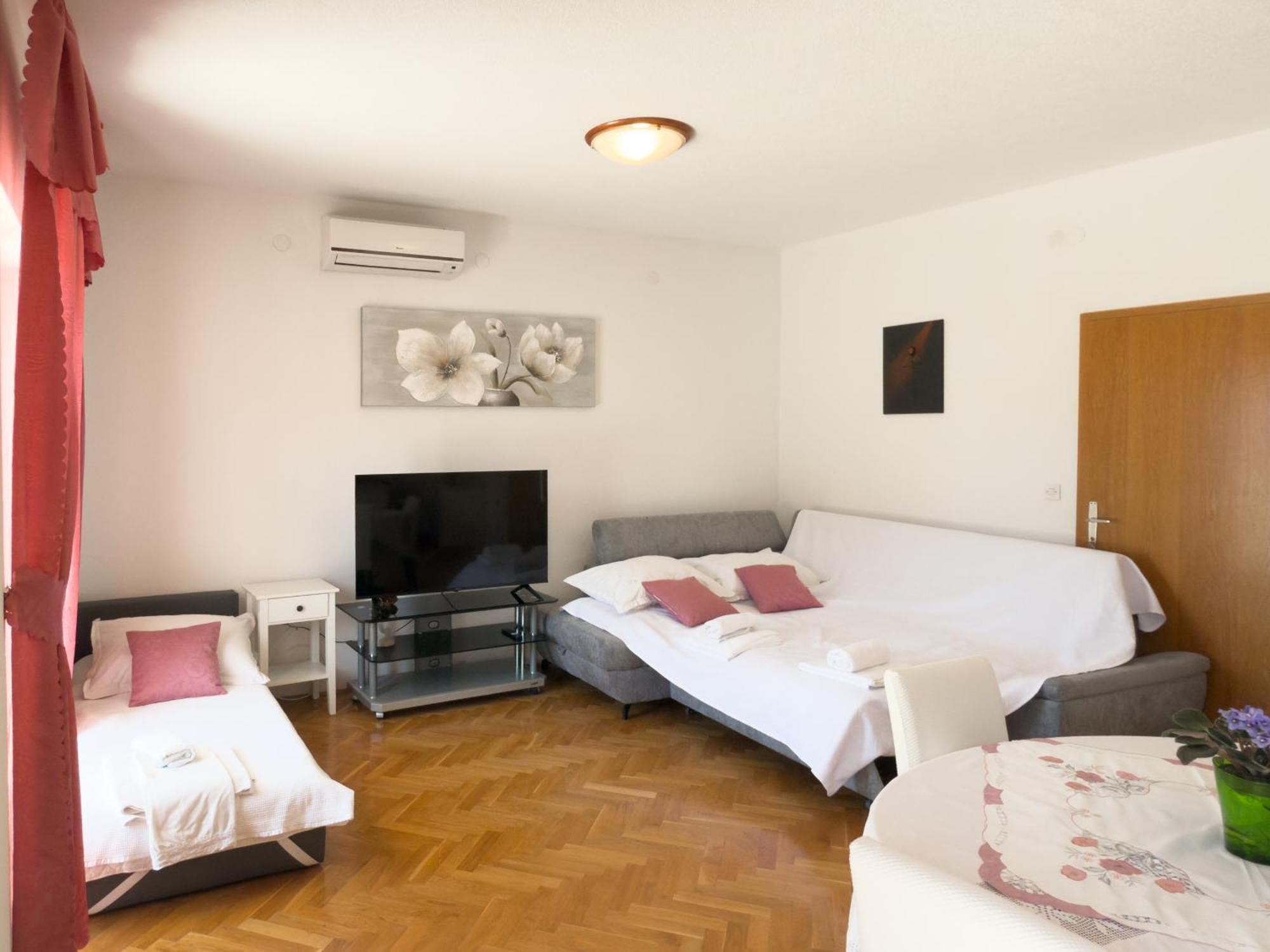 Magic Apartment *